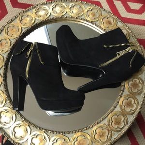 Guess ankle boots 👢